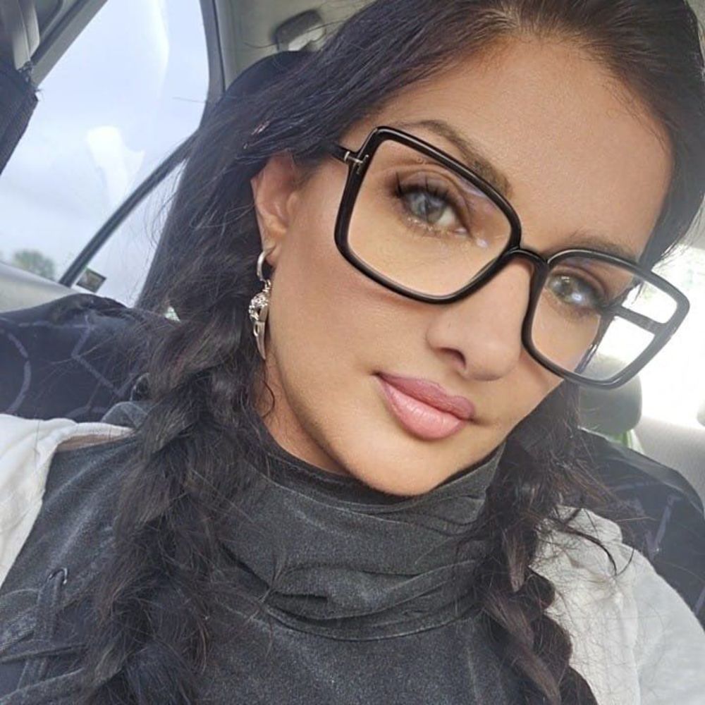 Meet your Posher, Rosana